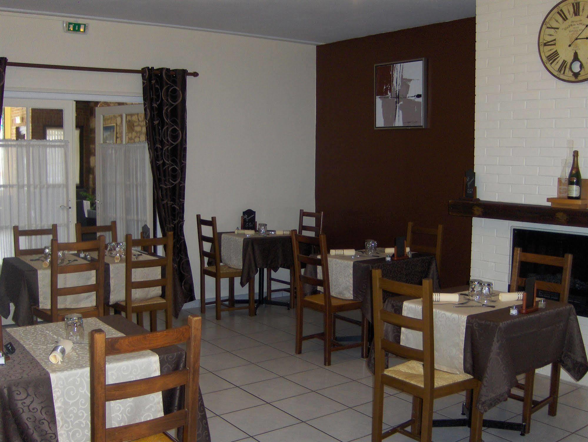 Hotel La Tour De Crecy Exterior foto